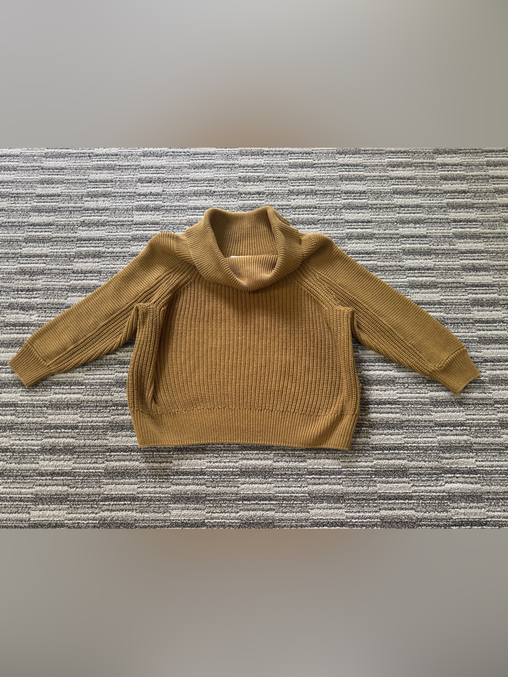 H&M Women's Turtleneck Sweater in Camel
